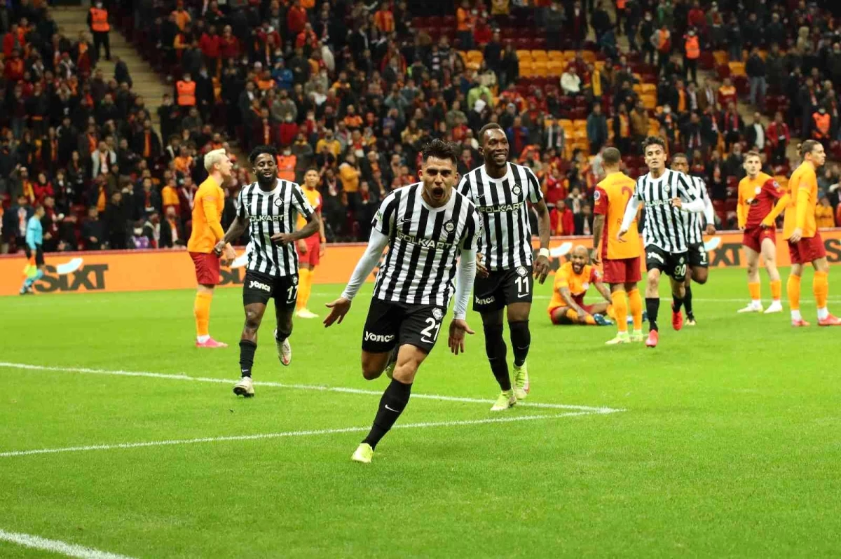 Yönetimsiz kalan Altay\'da futbolcular ayrılıyor