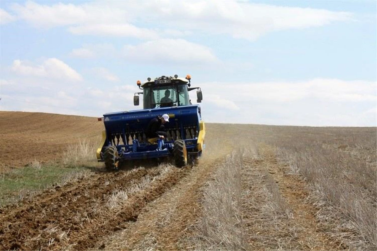 Yozgat\'ta 6 köyde toprak işlemesiz nohut deneme ekimi yapıldı