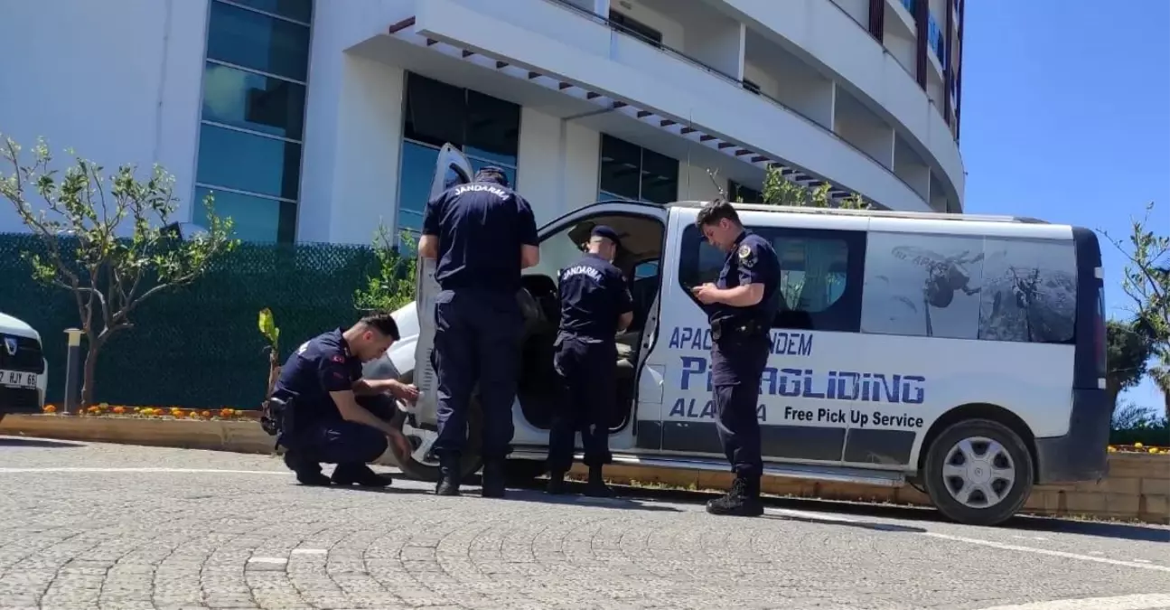Alanya\'da tur minibüsünü çalan turist yakalandı