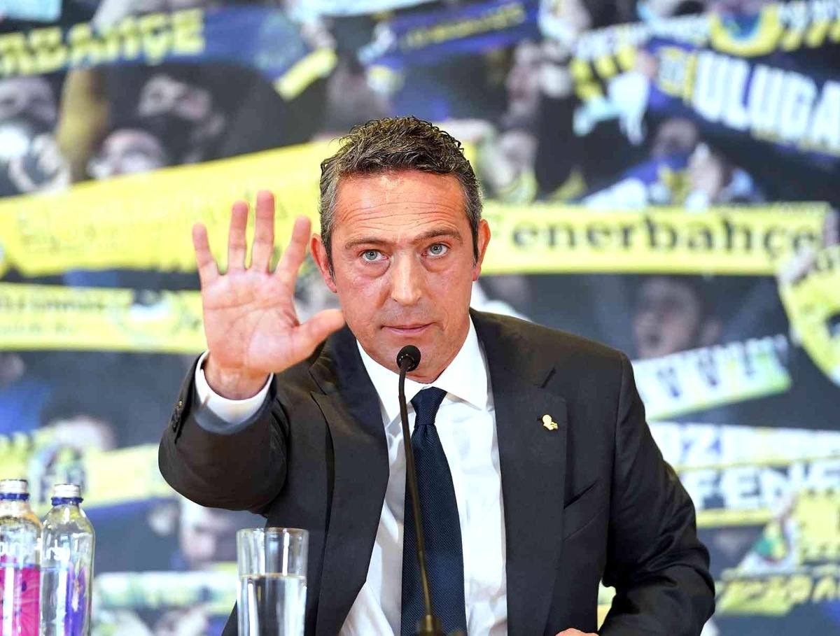 Ali Koç: "Pazar günü Beşiktaş Fenerbahçe maçı var. Aynı güne Yenikapı\'ya şampiyonluk kutlaması konuluyor. Bu nasıl bir zihniyet!"