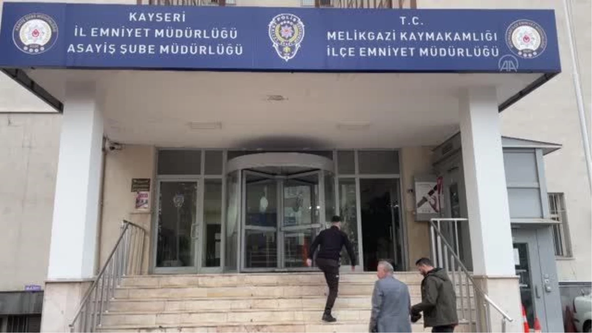 Aralarında firari hükümlülerin bulunduğu 14 kişi yakalandı