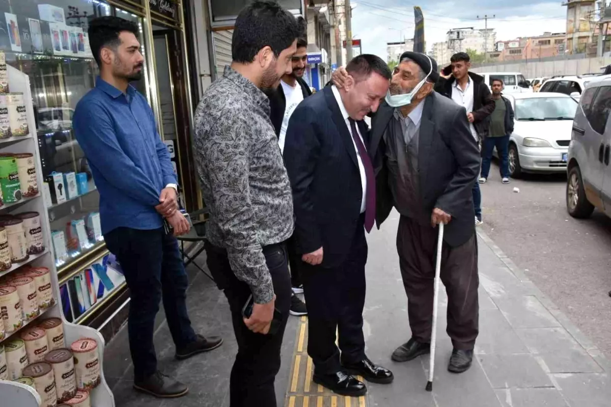 Bağlar Belediye Başkanı Beyoğlu vatandaşlarla bir araya geldi