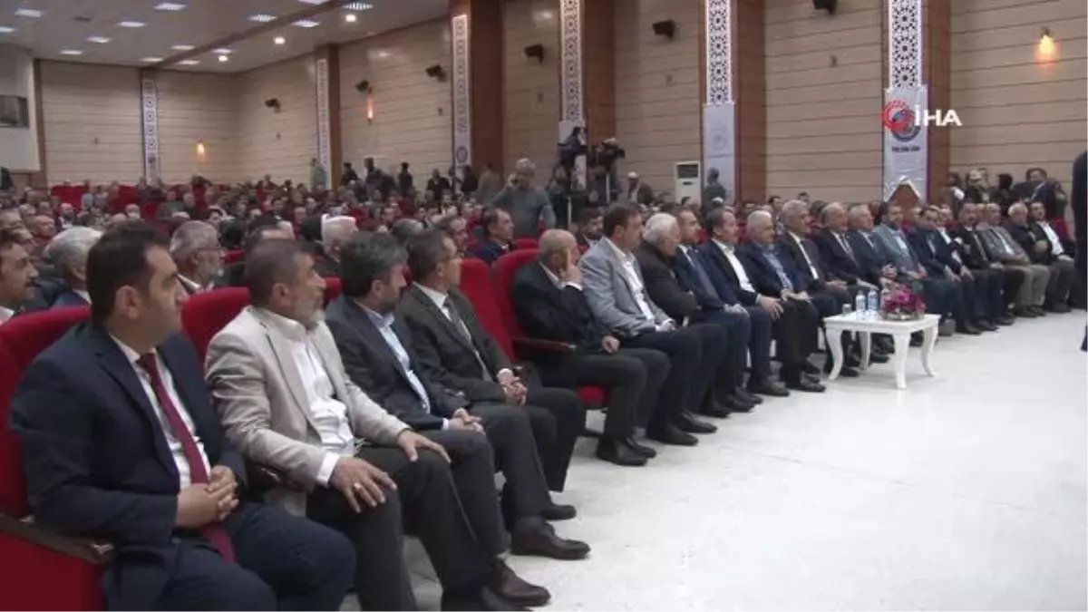 Binali Yıldırım\'ın esprili \'aksakallı\' anlatımı