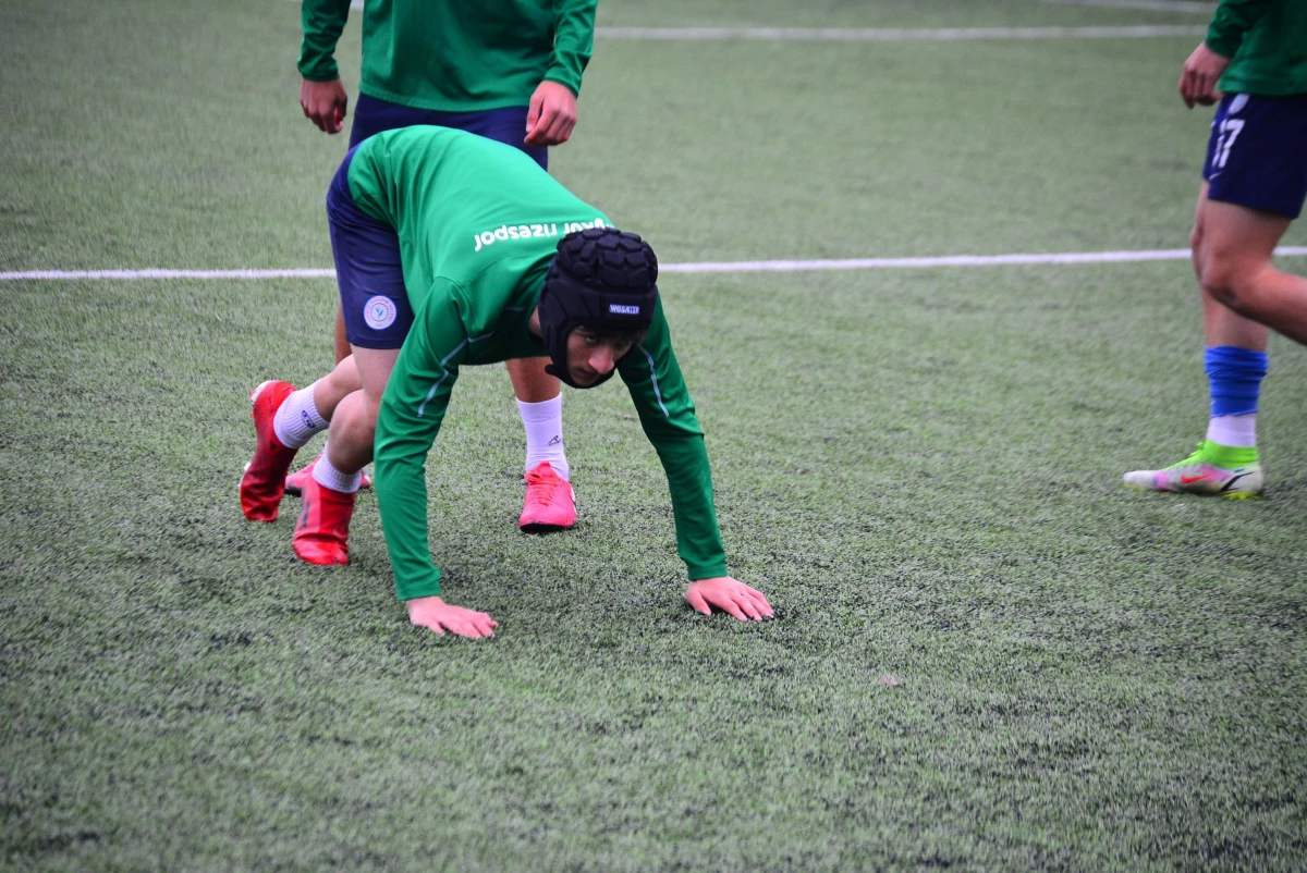 Çaykur Rizespor\'un beyin kanaması geçiren genç futbolcusu sahalara döndü