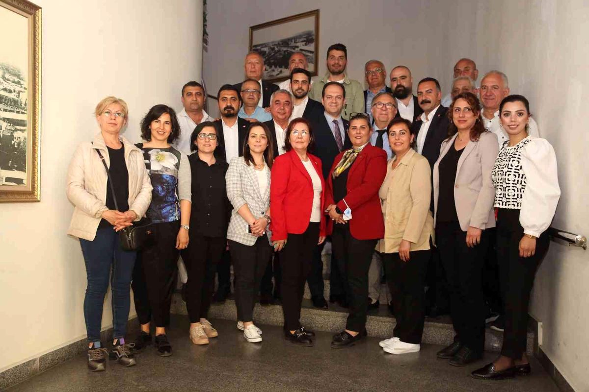 CHP\'lilerden Başkan Çerçioğlu\'na Anneler Günü ziyareti