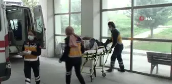 Hafif ticari araç takla attı: 3 yaralı