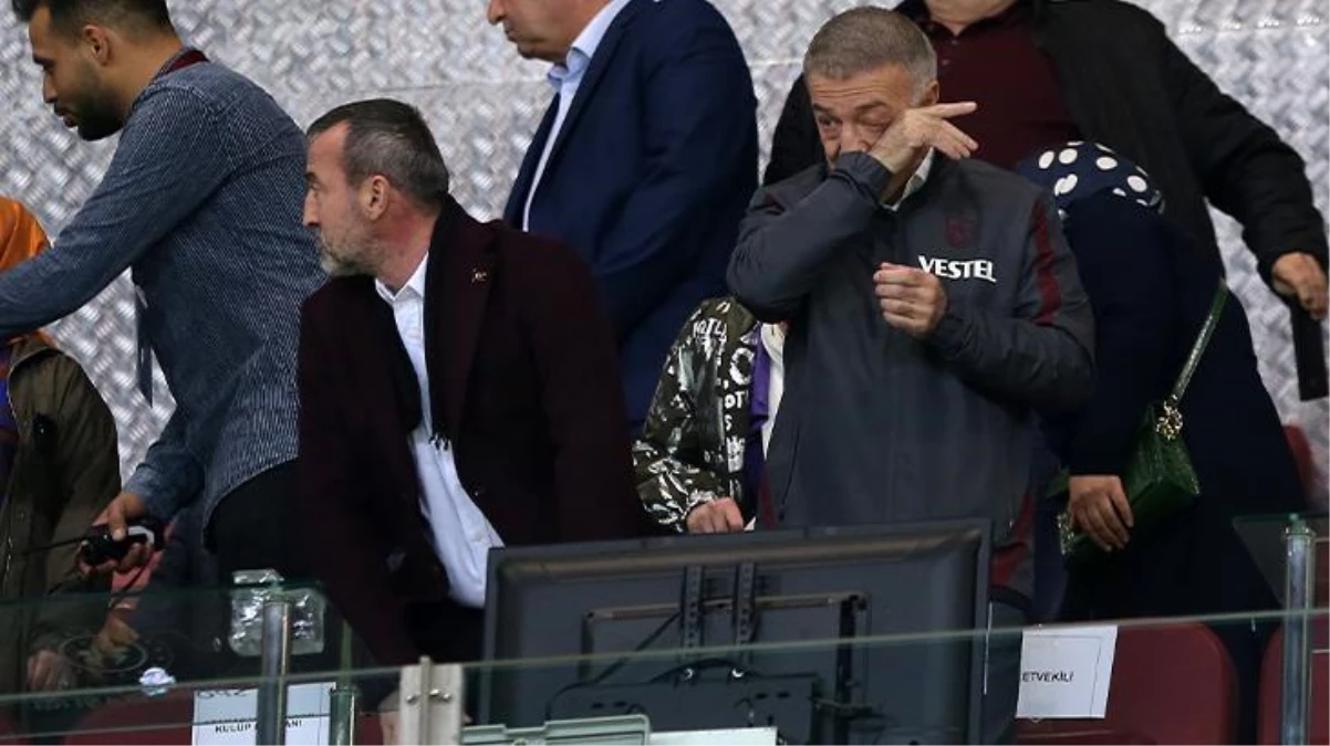 Hatay\'da duygusal anlar! Trabzonspor Başkanı Ahmet Ağaoğlu tribünde gözyaşlarına hakim olamadı