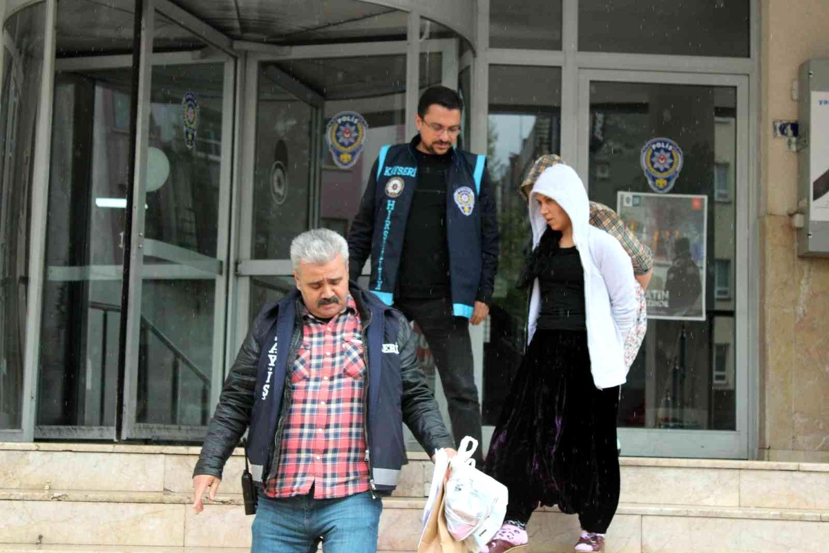 İkametlerden 181 bin TL\'lik ziynet eşyası çalan kadınlar yakalandı
