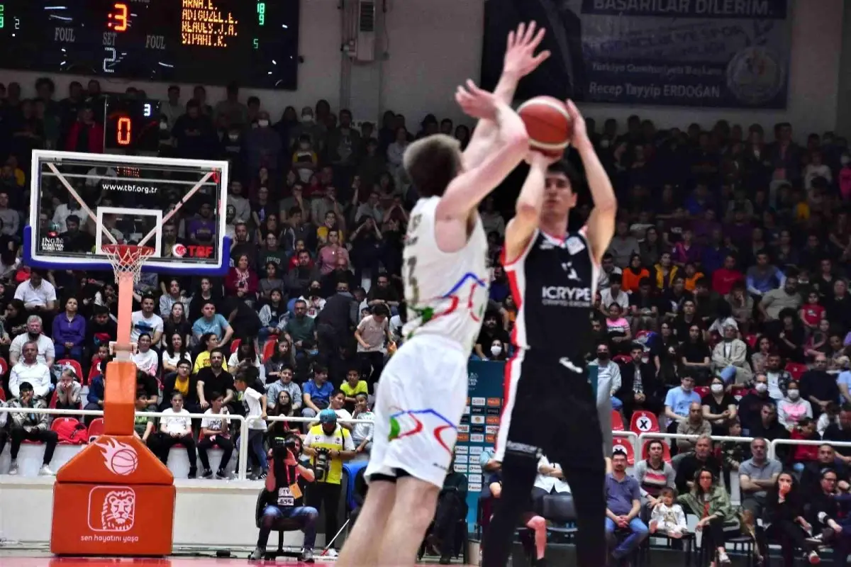 ING Basketbol Süper Ligi: Aliağa Petkimspor: 87 - Beşiktaş Icrypex: 80