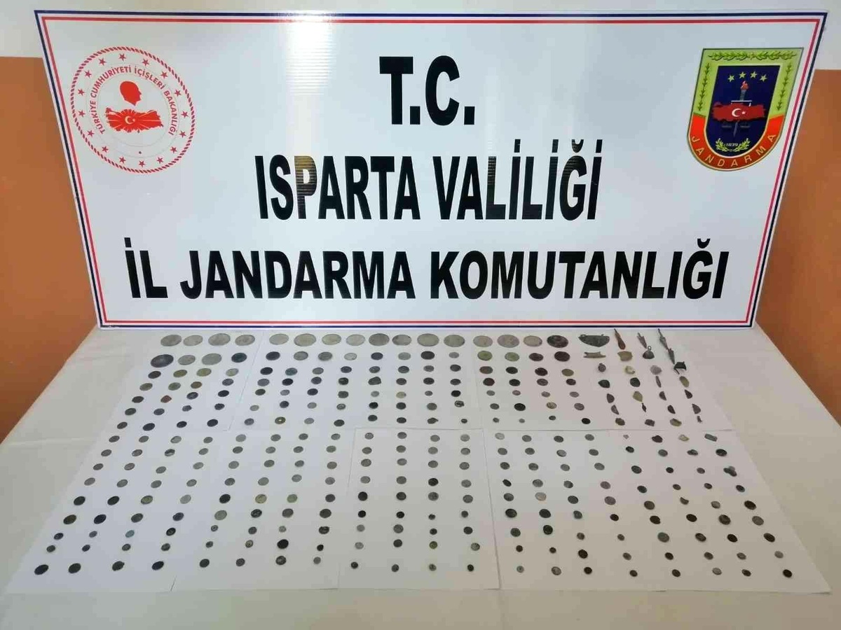 Isparta\'da 3 farklı döneme ait 323 adet tarihi eser ele geçirildi