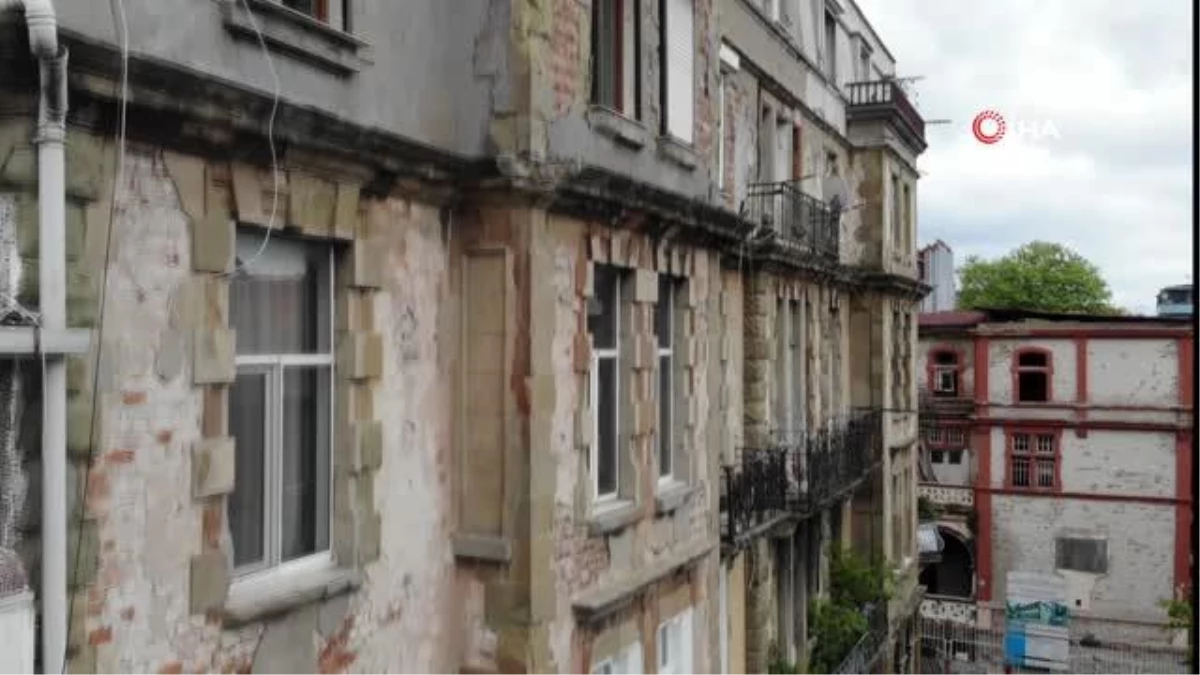 İstanbul\'un ilk apartmanlarından 113 yıllık \'Valpreda\' tarihe direniyor