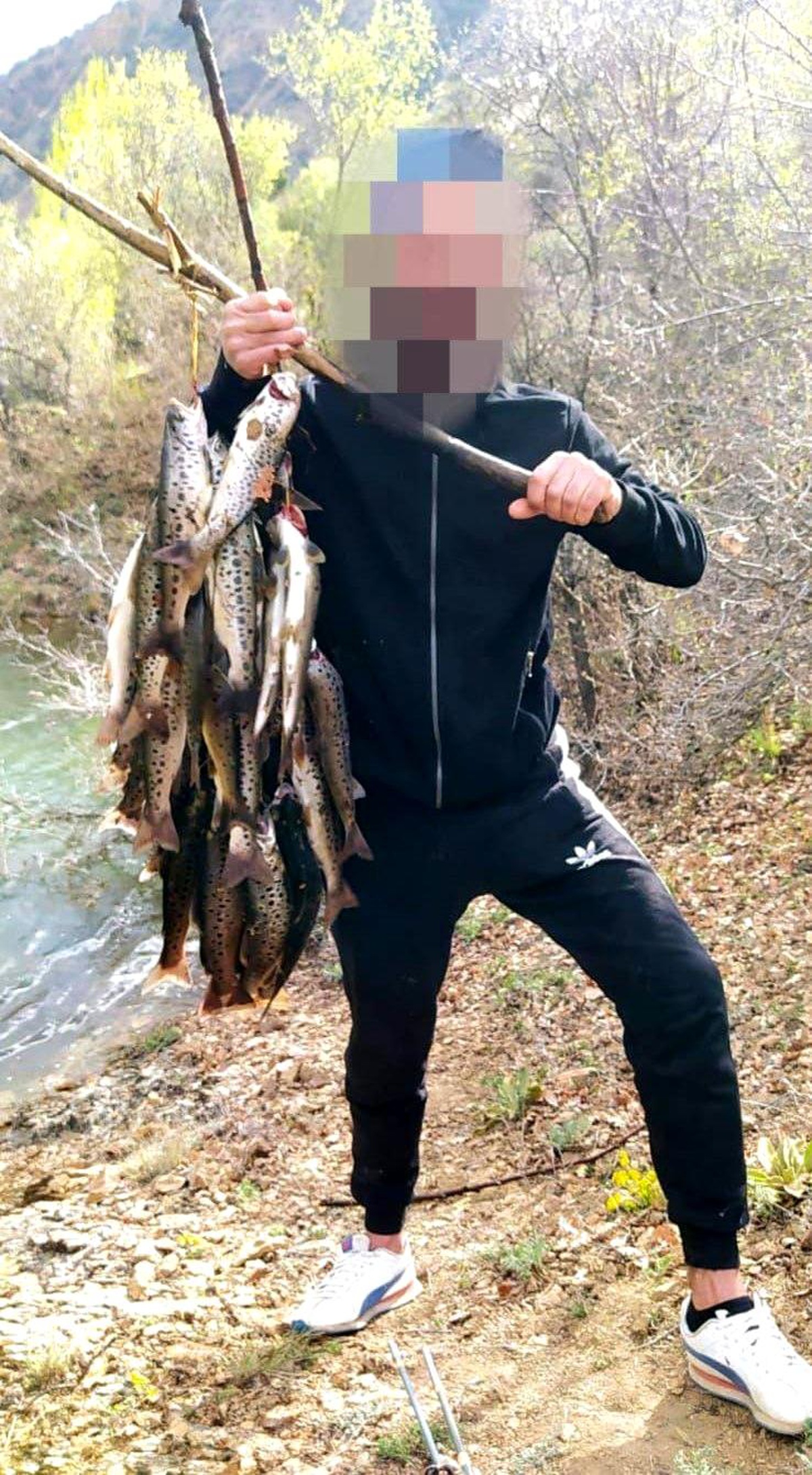 Kaçak balık avladı, sosyal medya hesabından paylaşınca yakayı ele verdi