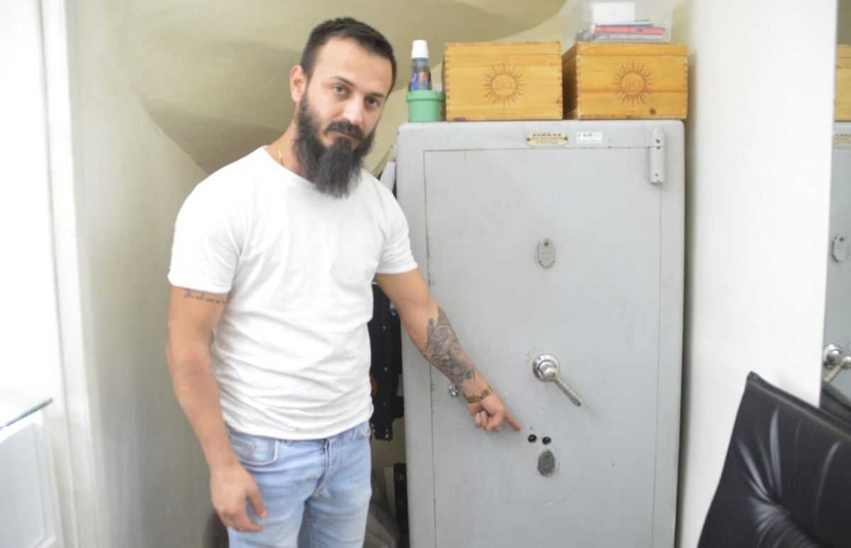Matkap ile deldikleri kasadan 200 bin lira değerinde saat ve telefon çaldılar