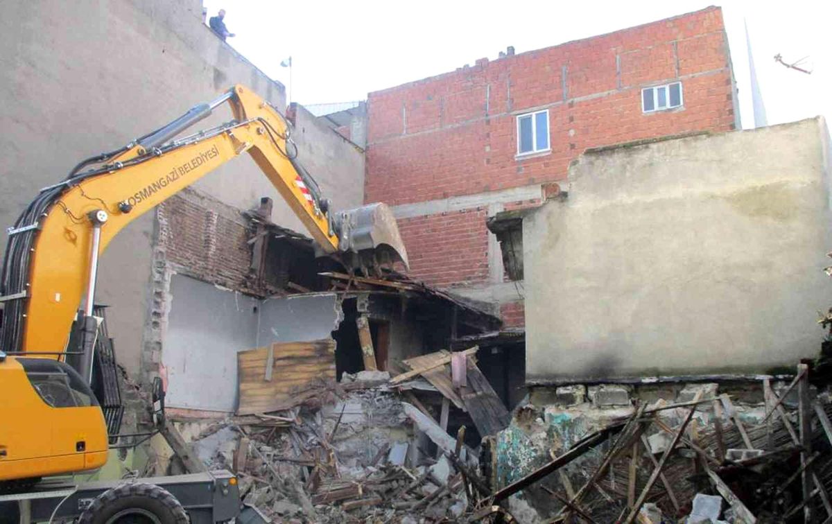 Osmangazi\'de metruk binalarla mücadele sürüyor