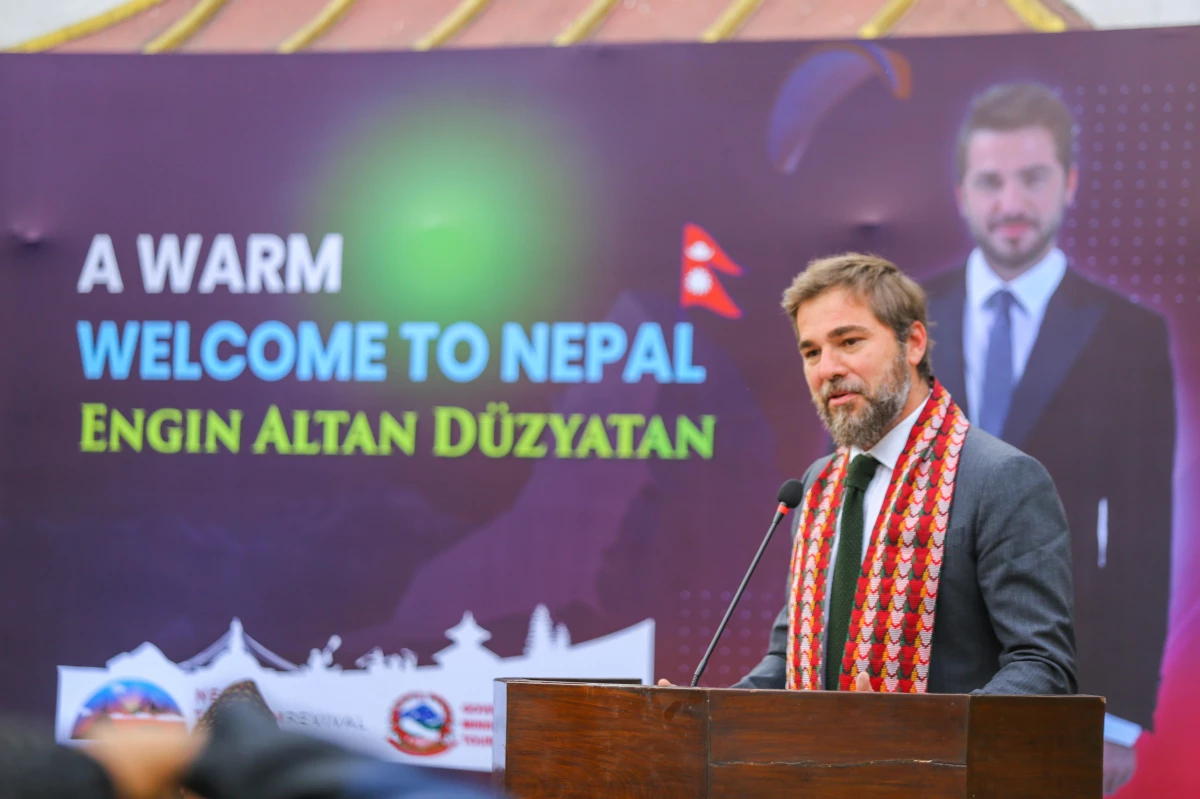 Oyuncu Engin Altan Düzyatan Nepal\'de düzenlenen bayram organizasyonuna katıldı