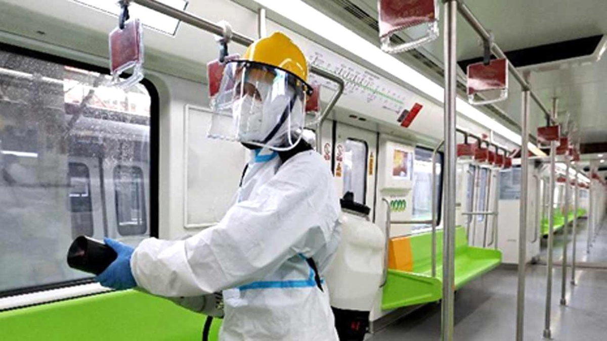 Shanghai\'da Metro Vagonları Dezenfekte Ediliyor