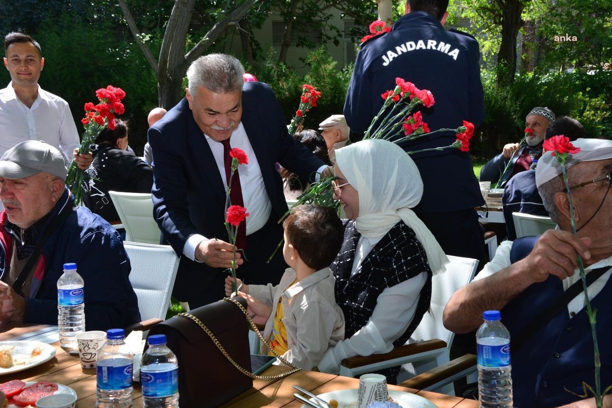 Torbalı Belediyesi\'nden Anneler Günü\'ne Özel Kahvaltı