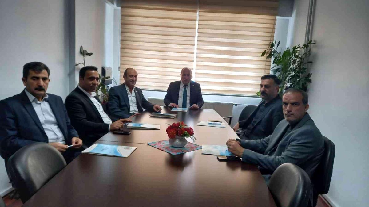 Vanlı çiftçilerden Bakan Kişrişci\'yi davet
