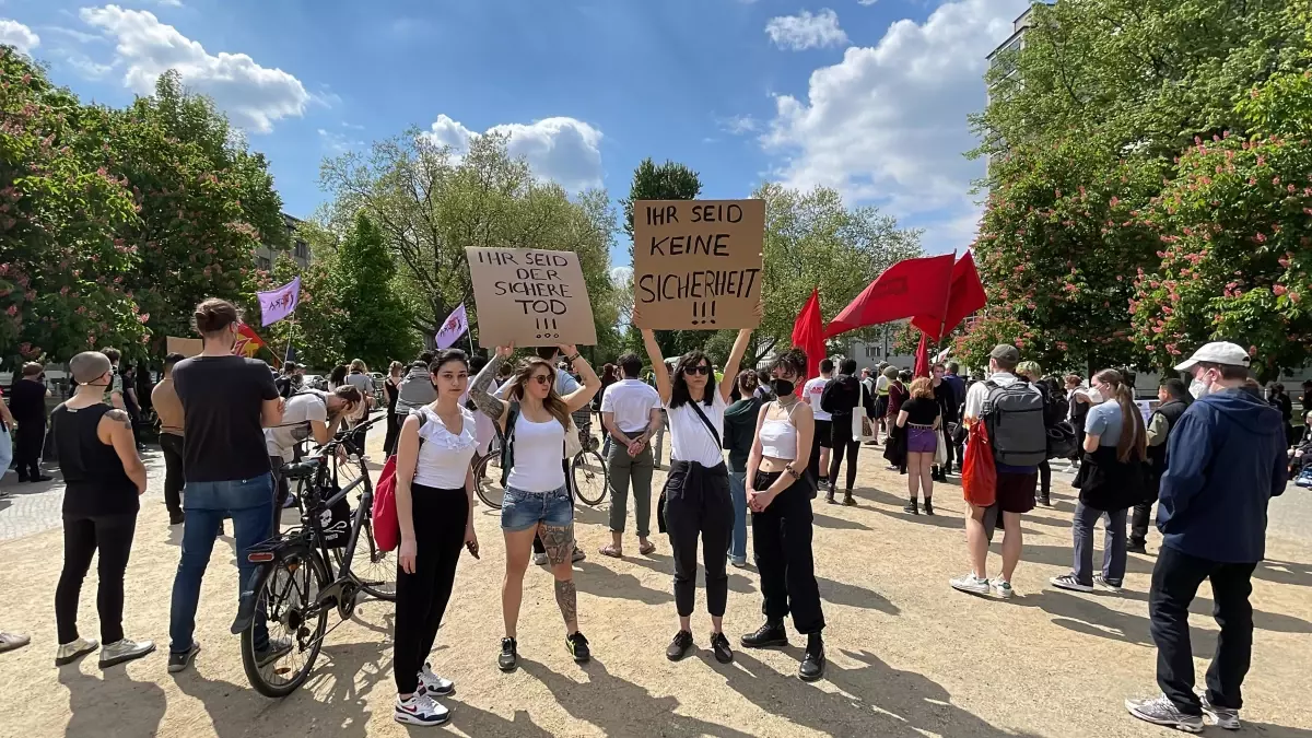 Son dakika gündem: Almanya'da polis şiddeti protesto edildi