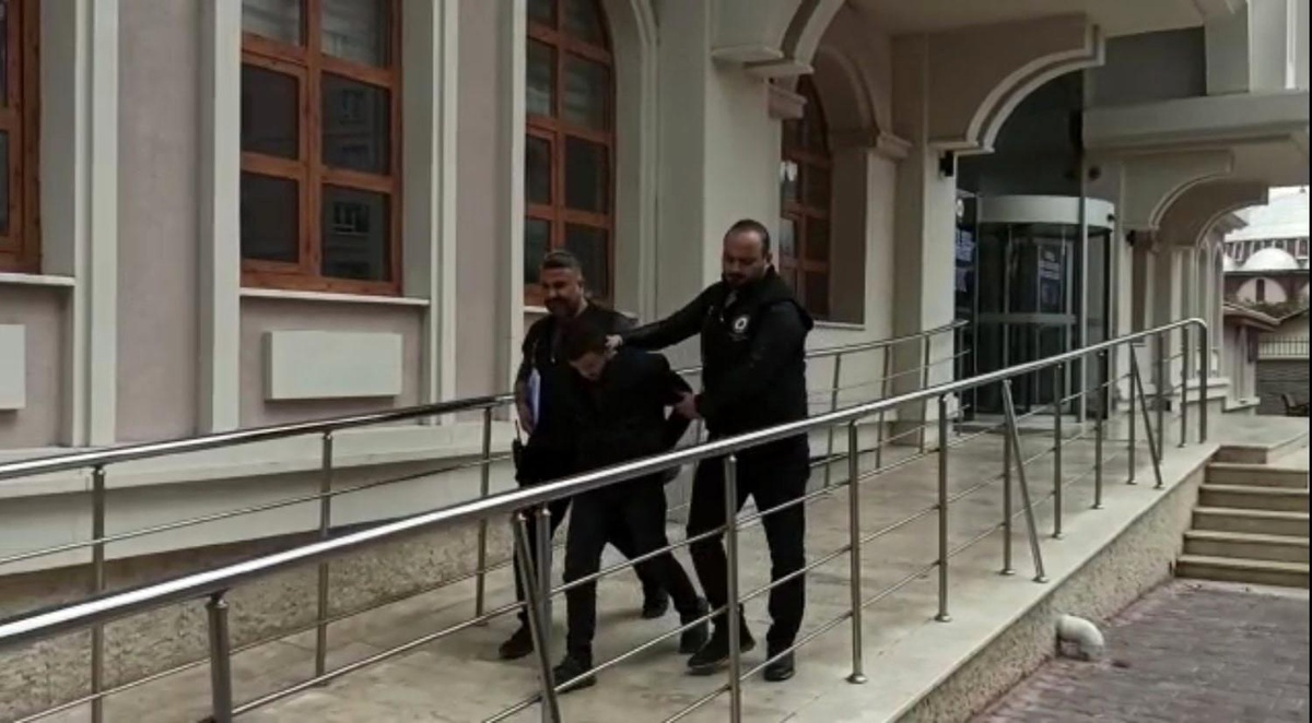 Son dakika 3. sayfa: Cinayet zanlısı kuş kümesinde yakalandı
