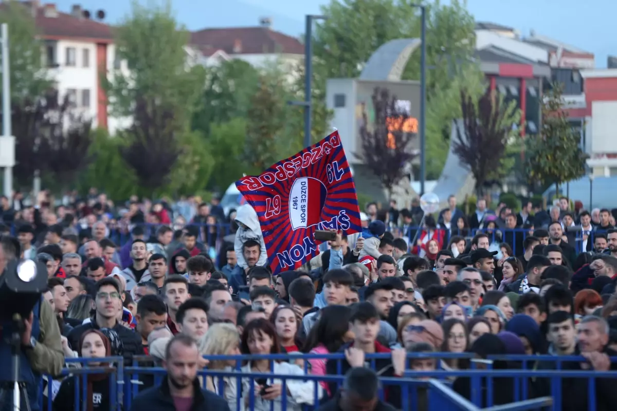 Düzcespor şampiyonluğu kutladı