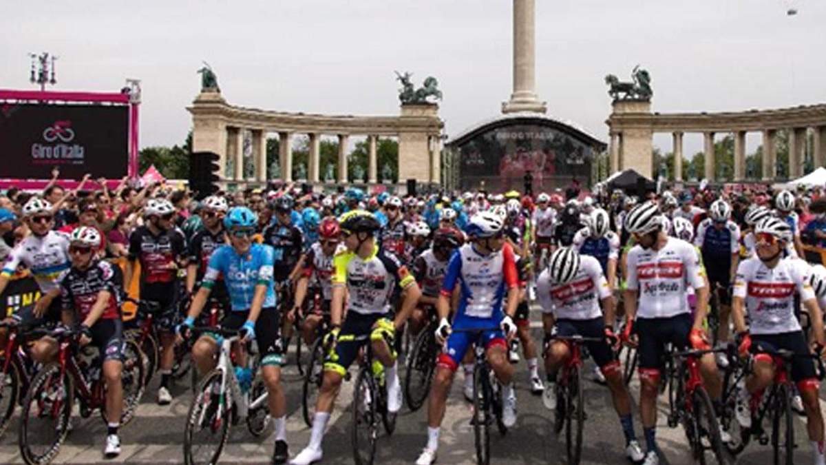 Giro D\'ıtalia 2022 Bisiklet Yarışı Budapeşte\'de Başladı