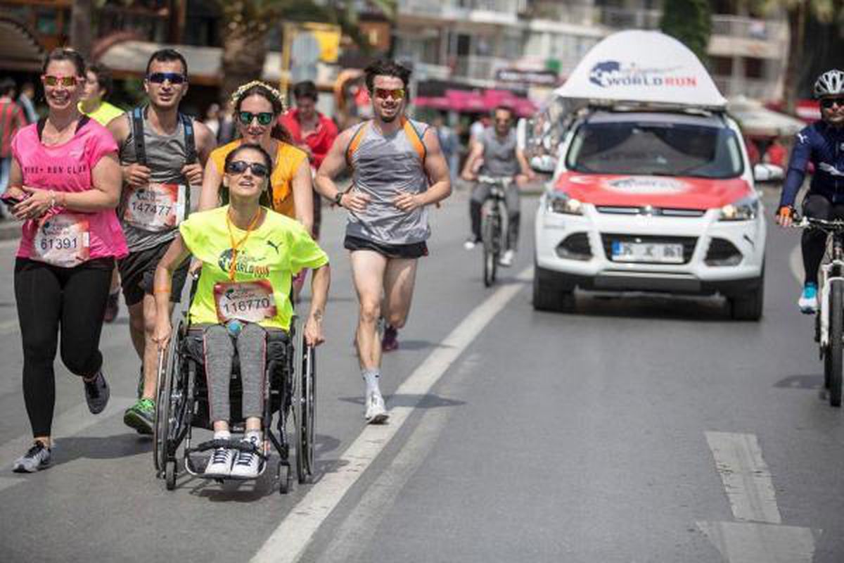 İzmir, "İyilik" için koşuyor
