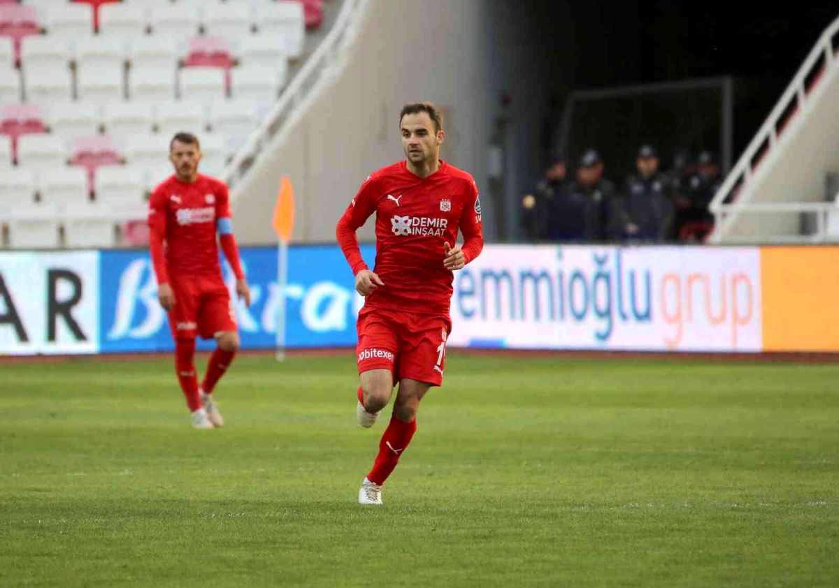 Jorge Felix gol sayısını 3\'e çıkardı