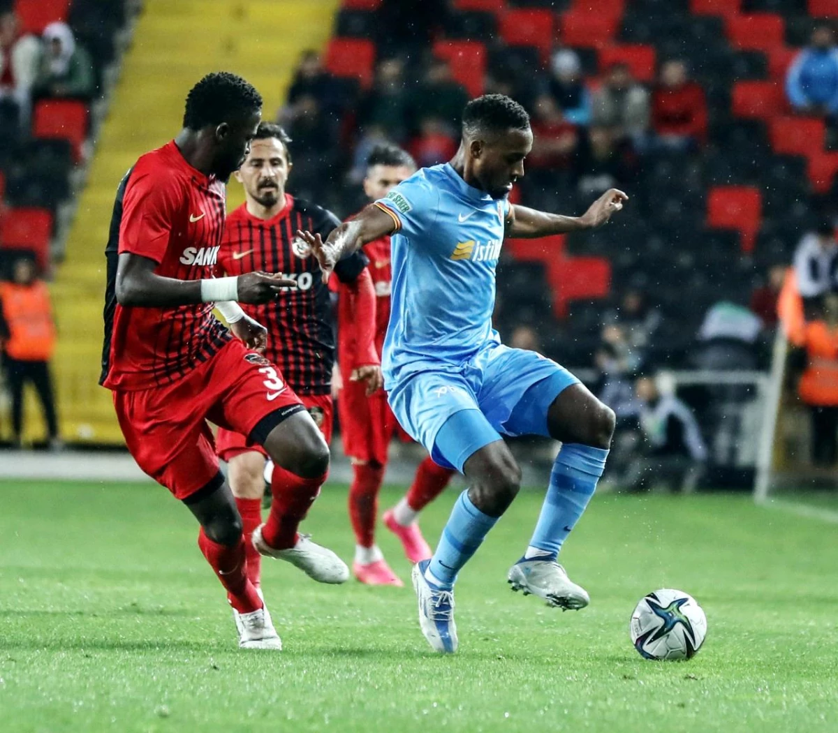 Kayserispor 1 puanla döndü