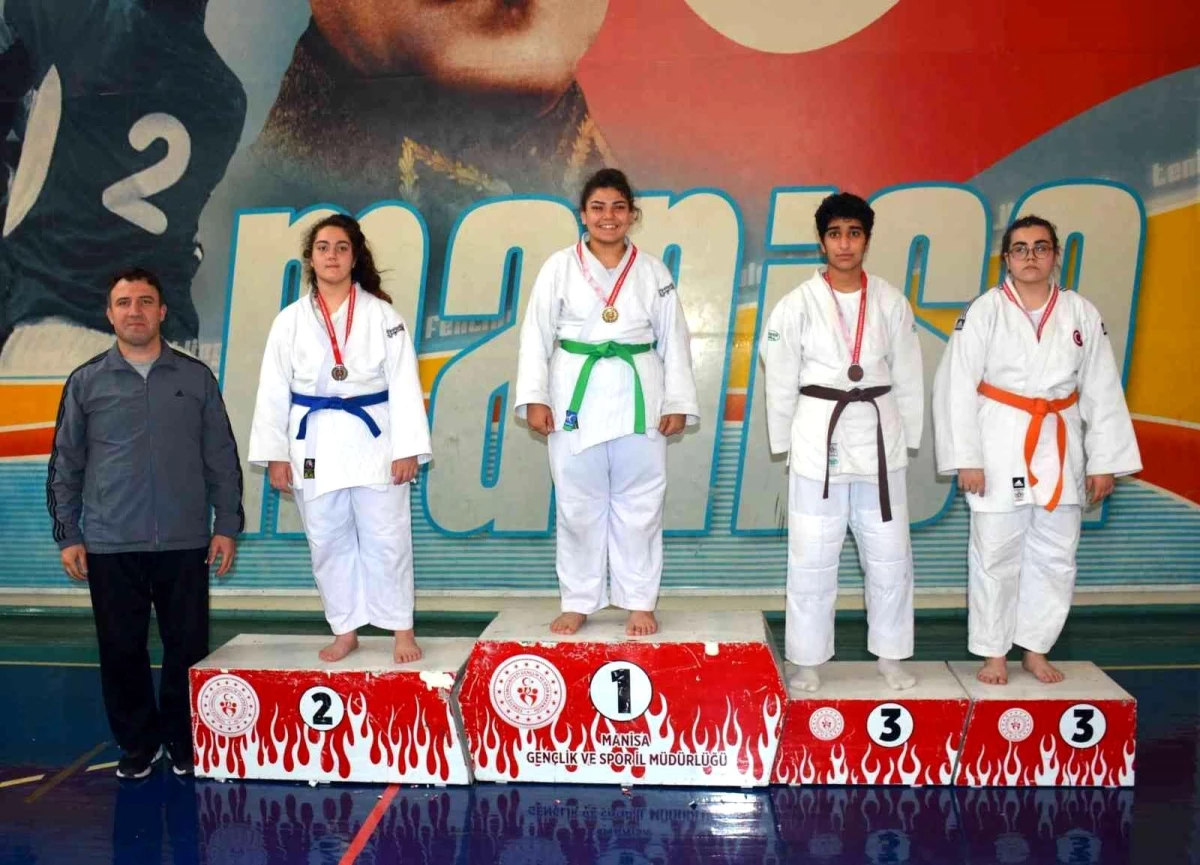 Manisa BBSK\'lı judoculardan 18 madalya