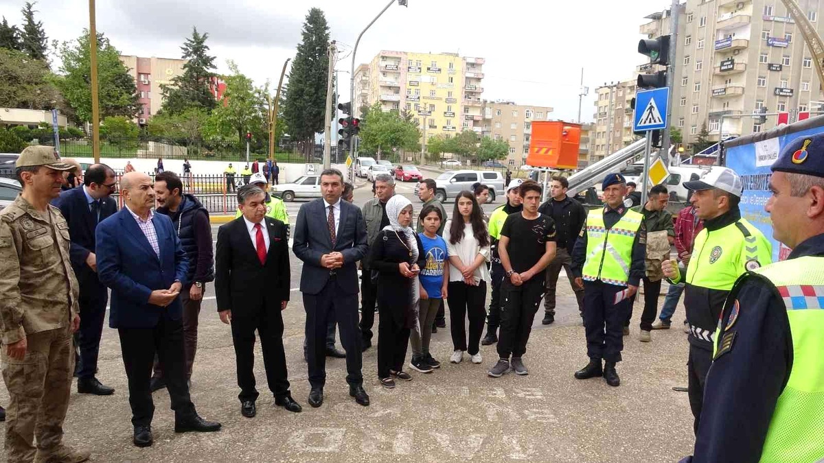 Mardin\'de \'Yayalar için 5 adımda güvenli trafik\' mottosu tanıtıldı