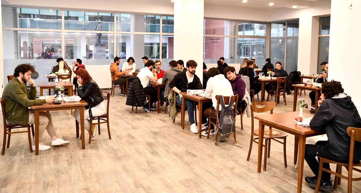 Öğrencilere yemek desteği sürüyor