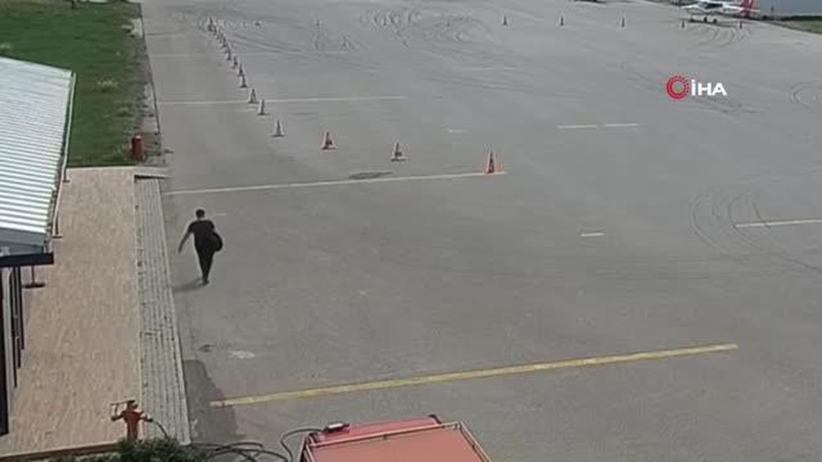Ölüme böyle gitmişler...Düşen uçağın pilotlarının havalimanındaki son görüntüleri ortaya çıktı