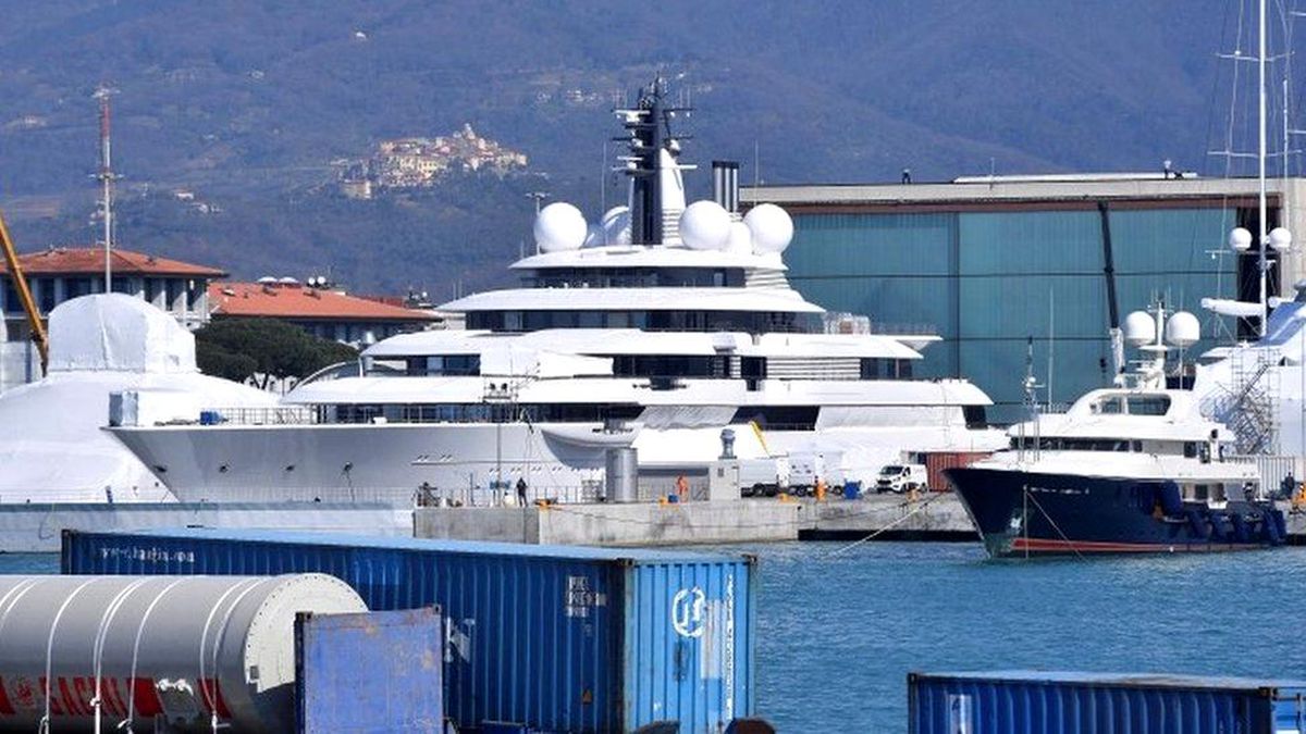 Putin\'e ait olduğu iddia edilen süper yat İtalya\'da bloke edildi