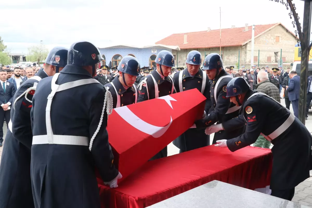 Şehit Uzman Çavuş Muharrem Efendi Dündar, Yozgat\'ta son yolculuğuna uğurlandı (2)