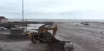 Su basan ahırdaki hayvanlar duvar kırılarak kurtarıldı