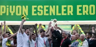 TFF 2. Lig'e yükselen Esenler Erokspor şampiyonluğunu kutladı