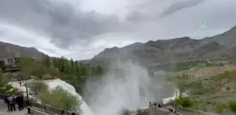 Tortum Şelalesi'nde ilkbahar coşkusu