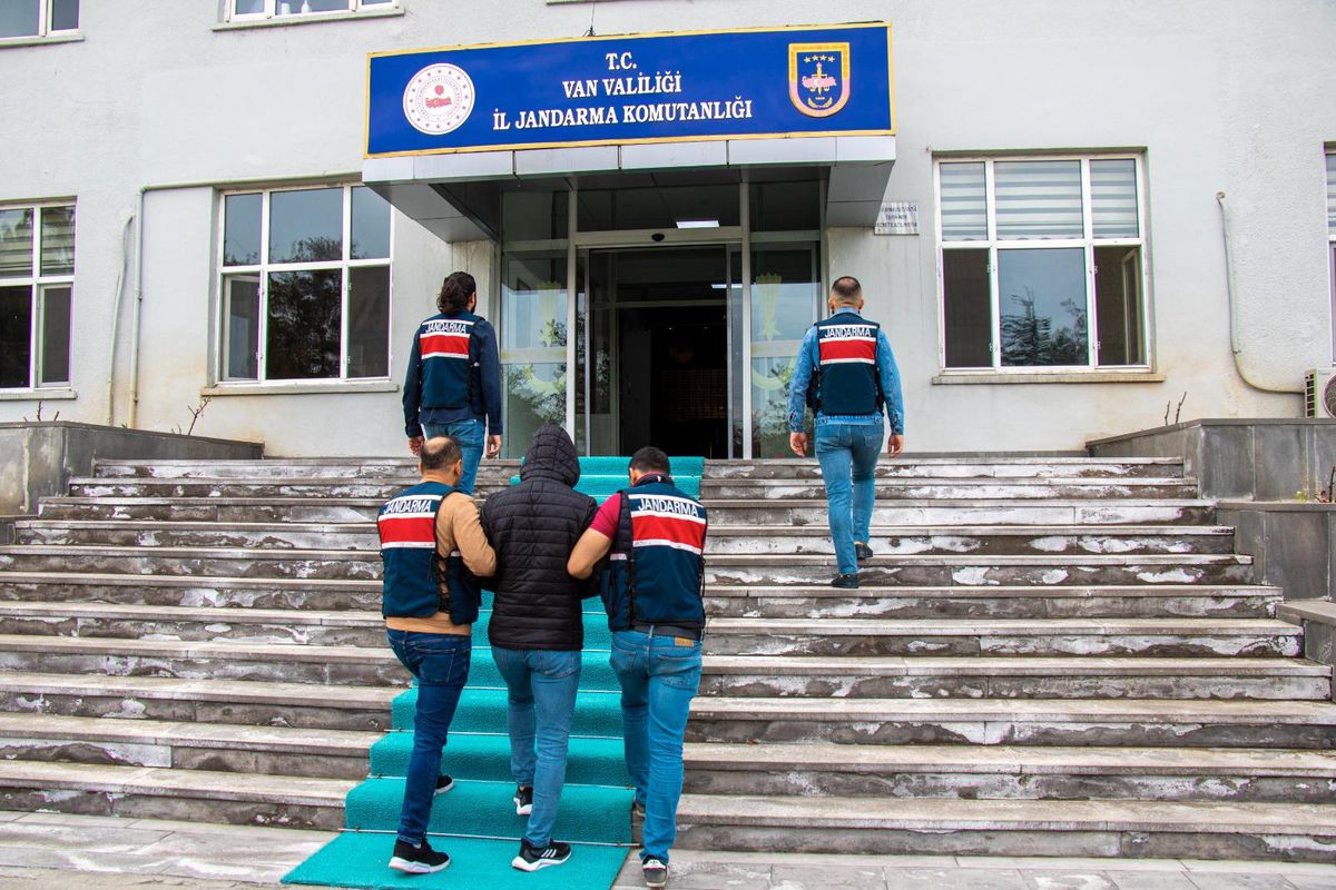 Van\'da terör operasyonu: 13 gözaltı