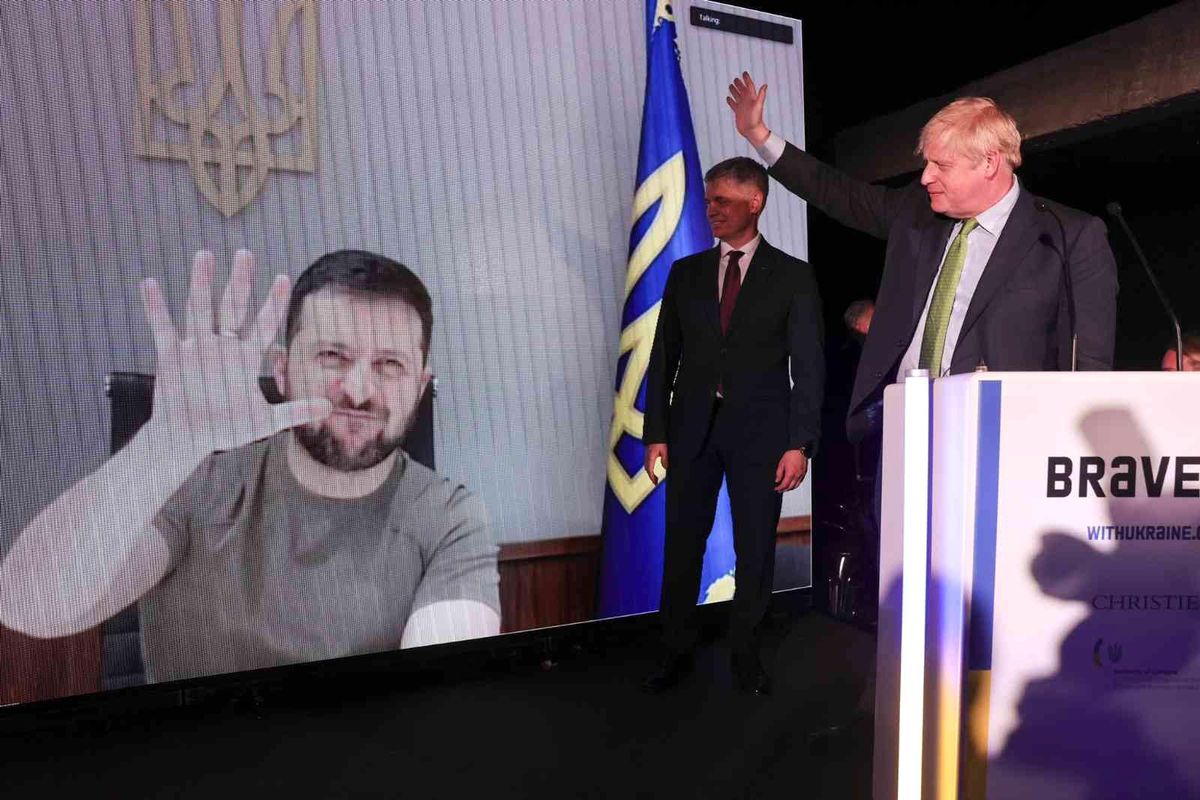Zelenskiy\'nin poları İngiltere\'de 90 bin sterline satıldı