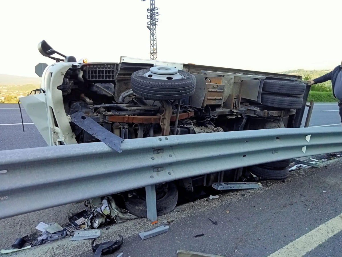 Son dakika haberi: Zonguldak\'ta devrilen kamyonetin altında kalan sürücü öldü