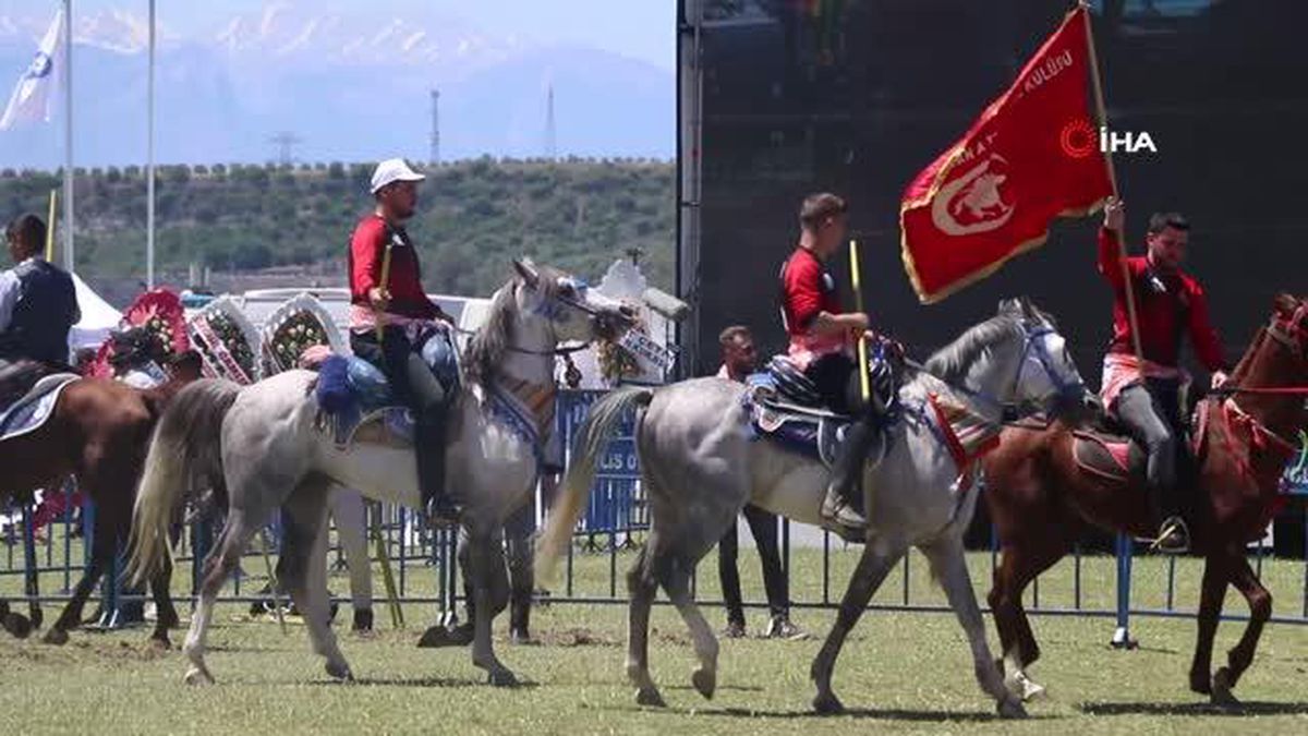 11 kişilik cirit takımının en küçük üyesi cesareti ve yeteneğiyle örnek oluyor