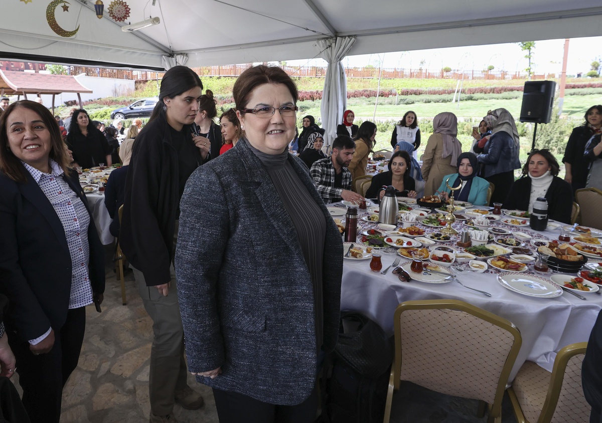 Aile ve Sosyal Hizmetler Bakanı Yanık, Anneler Günü Buluşması\'nda konuştu Açıklaması