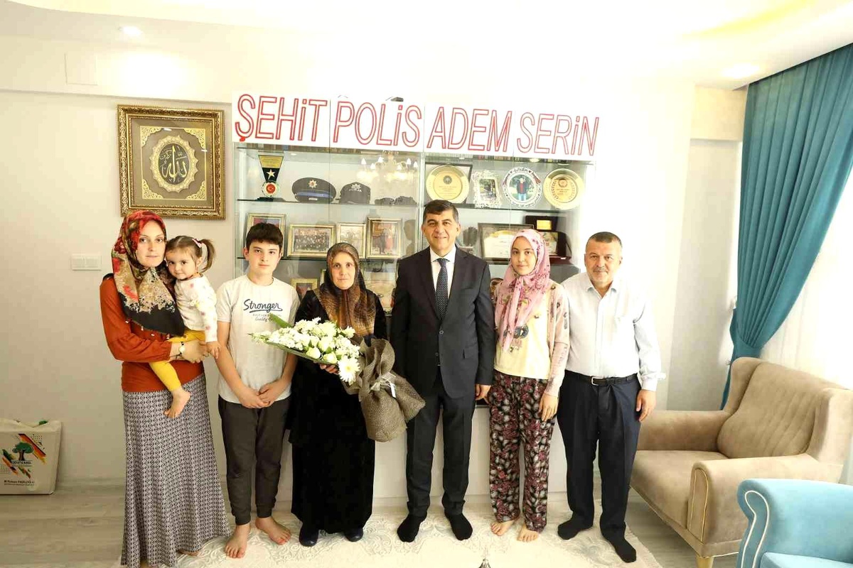 Başkan Fadıloğlu Şehit annesinin anneler gününü kutladı