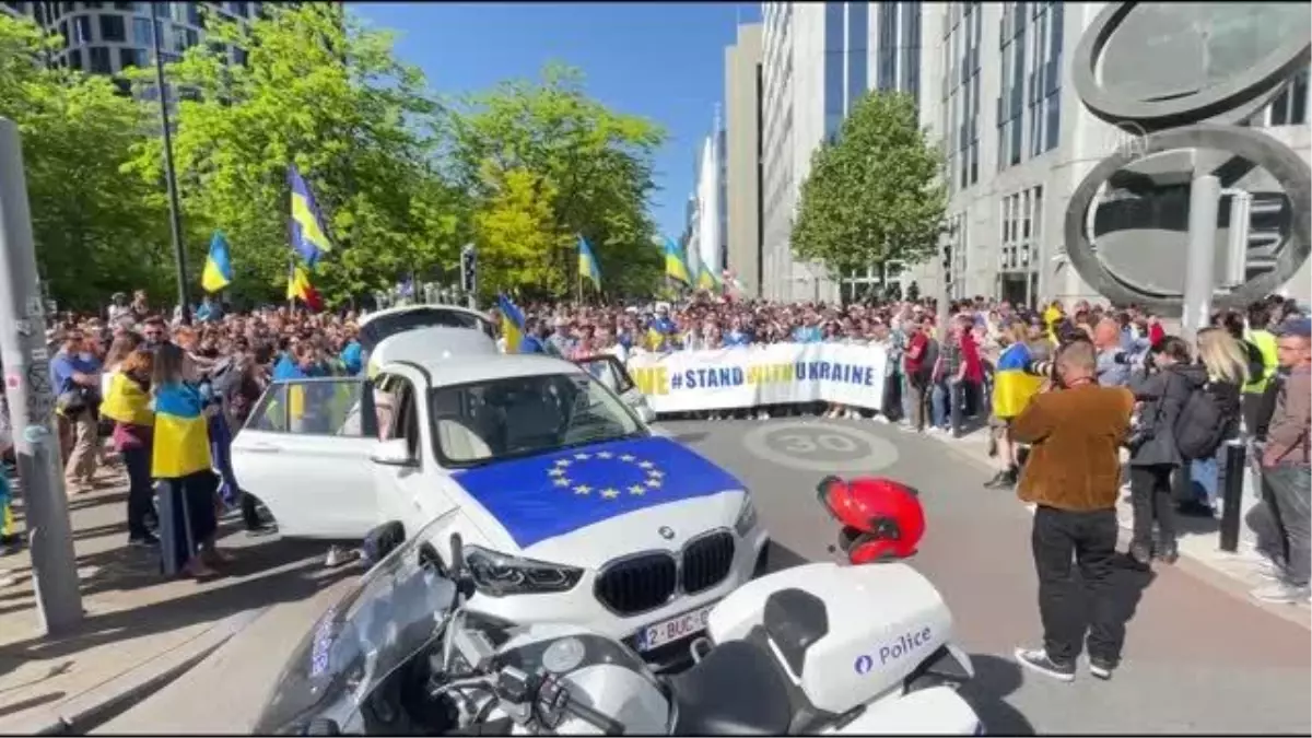 Brüksel'de Ukrayna ile dayanışma yürüyüşü düzenlendi