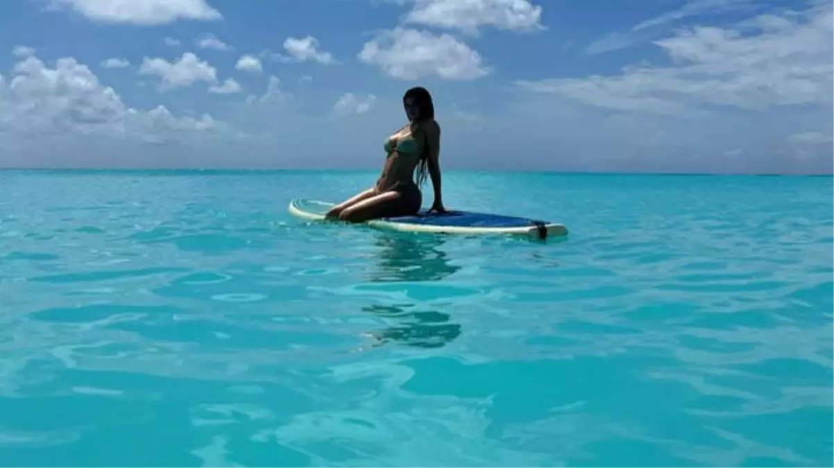 Doğum kilolarından kurtulan Kylie Jenner, bikinili pozlarını takipçileriyle paylaştı