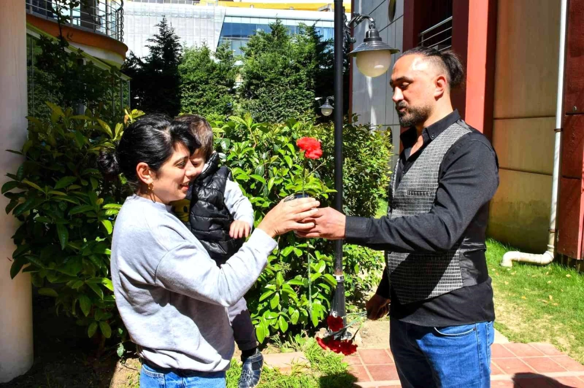 Esenyurt Belediyesi Hayvan Sahiplenen Kadınların Anneler Günü\'nü Kutladı