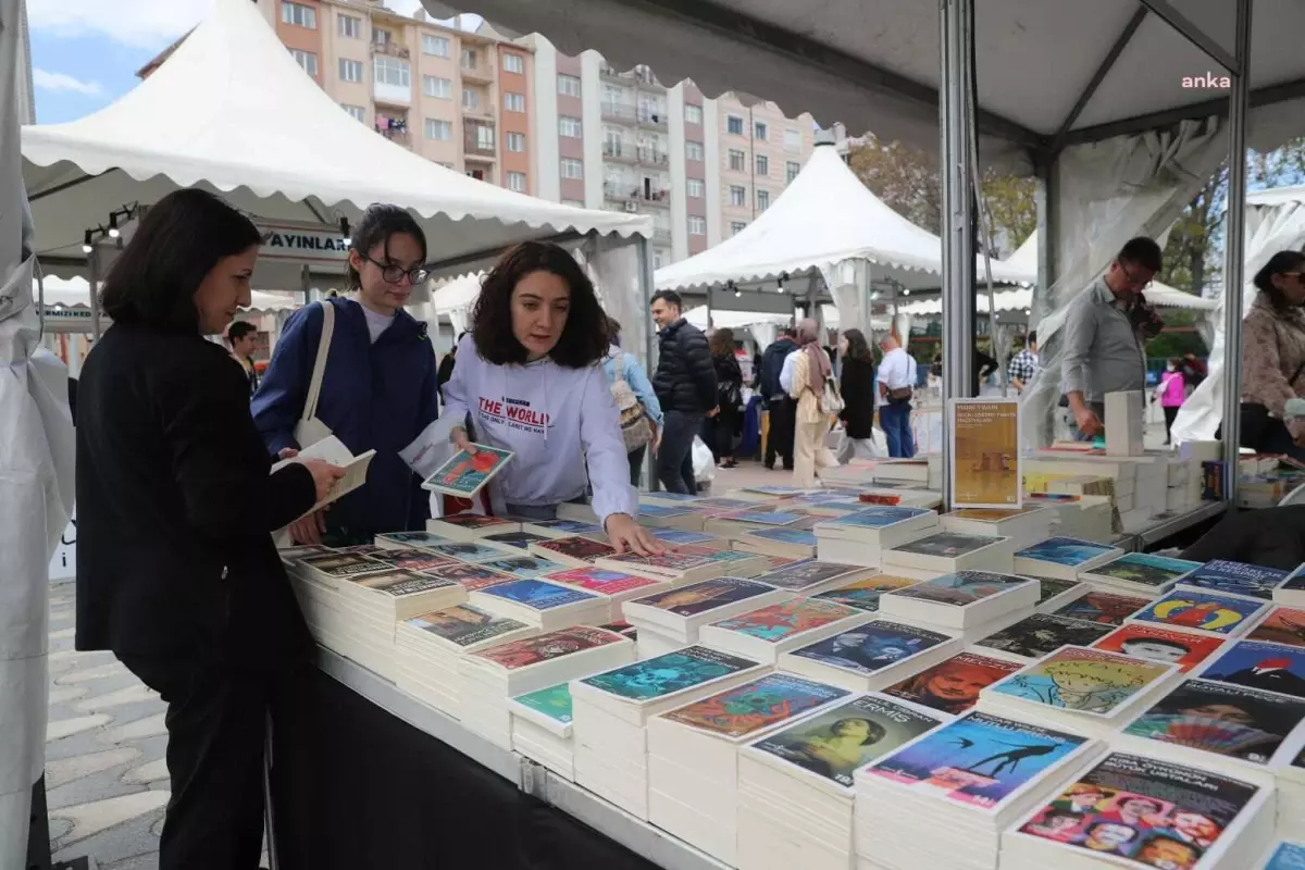 Eskişehir Yunus Emre Kitap Günleri'ne Yoğun İlgi