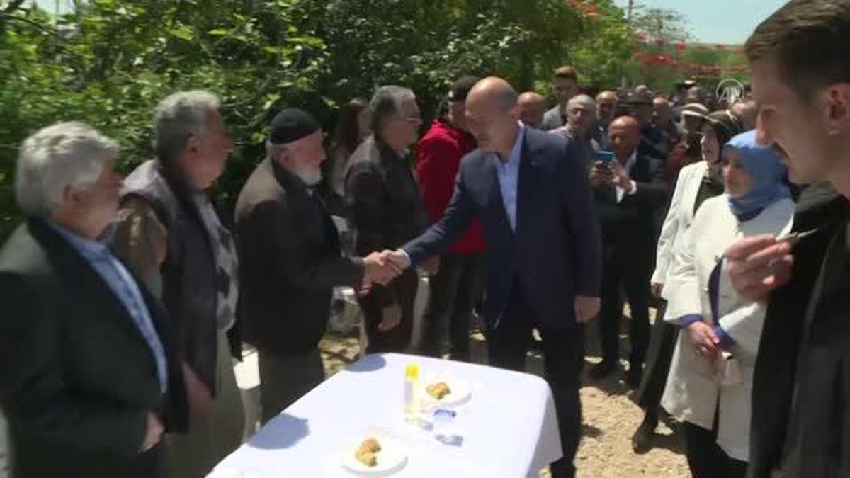 İçişleri Bakanı Soylu, şehit Teğmen Bahadır\'ın Yalova\'daki ailesini ziyaret etti