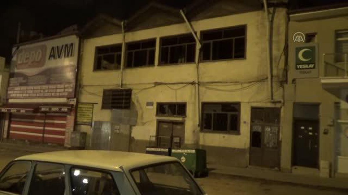 Son Dakika | İki katlı evden sesler geldiği ihbarı ekipleri alarma geçirdi